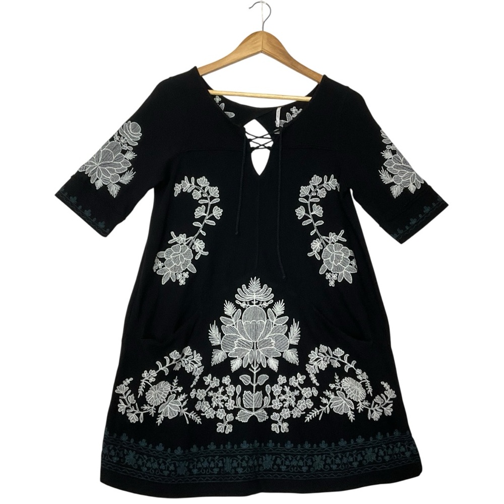 FREE PEOPLE sz Medium Mini Dress Open Back Short Sleeves Embroidered Black Cream